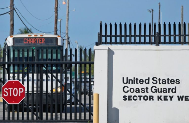 EEUU despliega a la Guardia Costera para contener a migrantes que llegan a Florida