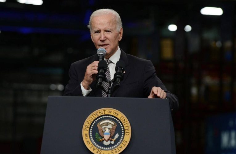 Presidente Biden insta a prohibir armas de asalto tras tiroteos en EE. UU.