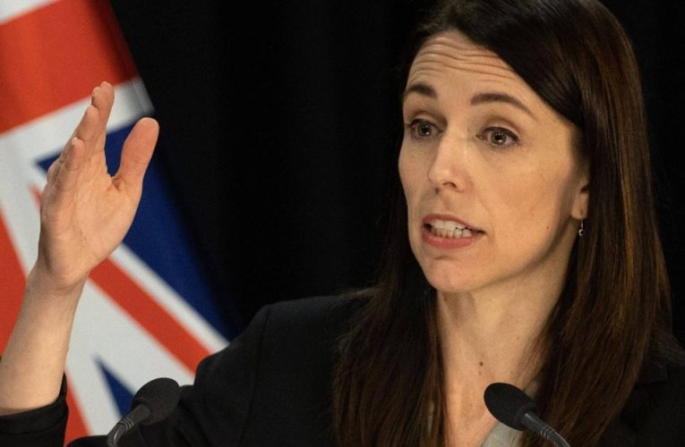 Primera ministra de Nueva Zelanda anuncia que renunciará en febrero