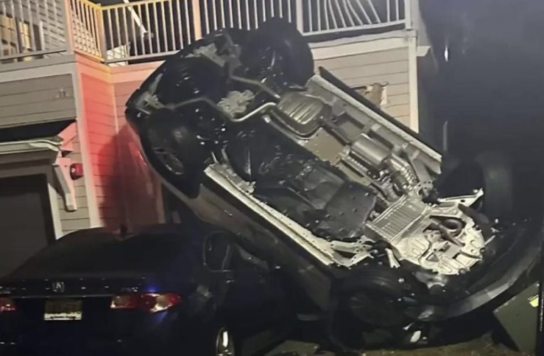 Video: ladrones se fueron a un barranco mientras escapaban en carro robado