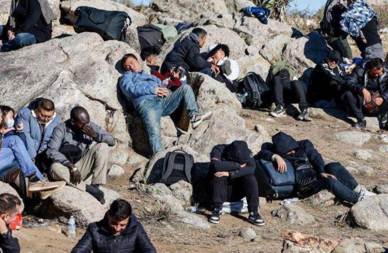 El inhóspito desierto en el que EE.UU. abandona a migrantes que cruzan la frontera