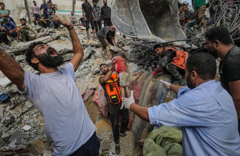 La foto policial de Trump, los ataques en Gaza y las imágenes más impactantes del 2023
