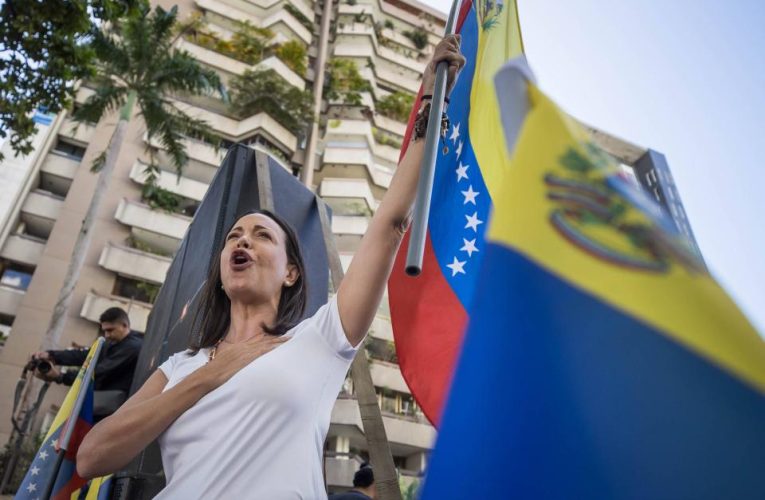 Cómo queda proceso electoral en Venezuela tras confirmarse inhabilidad de María Corina