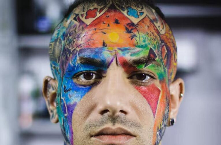 Irán condena a muerte al rapero Tataloo, acusado de blasfemia, esto dicen sus canciones