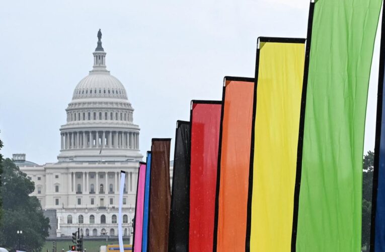 Juez de Estados Unidos bloquea parte de las órdenes ejecutivas de Donald Trump contra las personas transgénero