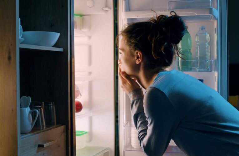 ¿Qué significa ver la heladera varias veces sin sacar nada, según la psicología?